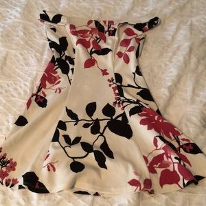 Super cute flowey off the shoulder floral dress!!